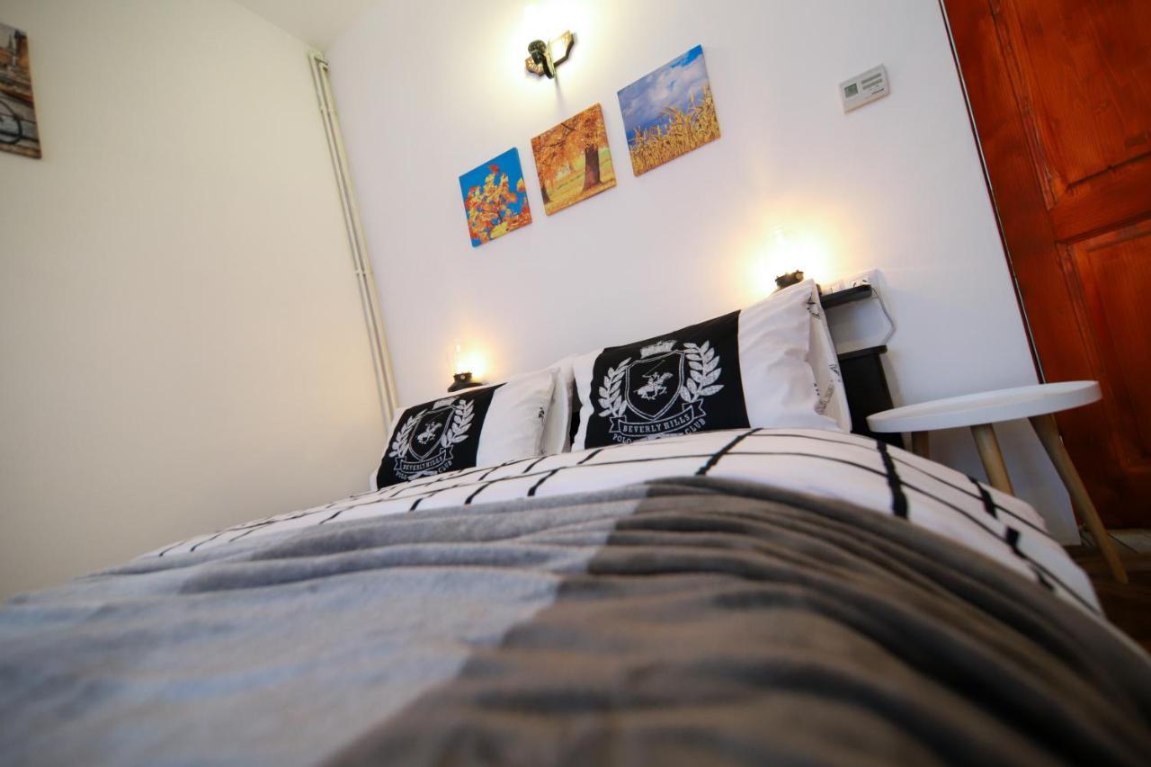 Appartement June Studio à Braşov Extérieur photo